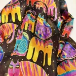 Silketørklæde Ponge XL - Burch Sort med Kulørte Katte, ponge, silke, let, fyldig, sprød, farverig, kunst, amerikansk, katte, kattetørklæde, kattemotiv, katteejer, gave gaveide, fødselsdag, jubilæum, personlig, silkesjal, stola, ren, lækker, kvalitet, stort, over skuldrene, kunstnerisk, silketryk, klare, farver, biti, ribe