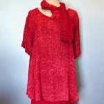 Tunika Bluse Ulin A-facon - Rød, 391, hindbærrød, ribs, rød, klar, ensfarvet, frisk, lang, vidde, løs, store, størrelser, tunika, t-shirt, vævet, hørbluse, hørtunika, kortærmet, røde, bærfarver, åndbar, behagelig, natur, fibre, materiale, håndtrykt, batiktryk, holdbar, tidsløs, bæredygtig, design, fest, hverdag, smart, klædelig, dansk, design, biti, ribe, a-snit, a-form, a-model