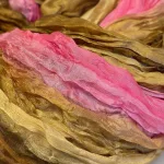 Twistet Silketørklæde 90132 Rosa Beige Brun, florenze, brun, camel, lyserød, feminin, dæmpet, snoet, krøllet, crash, ren, ægte, 100%, silke, silketørklæde, aflangt, tonet, koloreret, akvarel, tone-i-tone, ensfarvet, farvespil, sporty, elegant, smart, moderne, flot, lækkert, kvalitet, eksklusivt, damer, gave, gaveide, nordisk, stil, design, grønne, turkis, petrol, klædeligt, dansk, sjal, biti, ribe