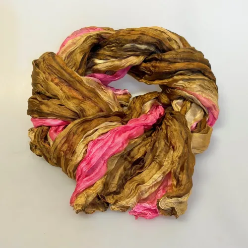 Twistet Silketørklæde 90132 Rosa Beige Brun, florenze, brun, camel, lyserød, feminin, dæmpet, snoet, krøllet, crash, ren, ægte, 100%, silke, silketørklæde, aflangt, tonet, koloreret, akvarel, tone-i-tone, ensfarvet, farvespil, sporty, elegant, smart, moderne, flot, lækkert, kvalitet, eksklusivt, damer, gave, gaveide, nordisk, stil, design, grønne, turkis, petrol, klædeligt, dansk, sjal, biti, ribe