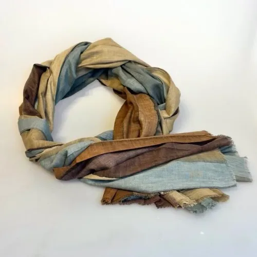 Djian Koloreret Tørklæde - Grå Brune Toner, streifen, striber, koloreret, tryk, batikfarvet, tryk, farveforløb, diskret, jordfarver, brun, grå, dæmpede, smart, elegant, inde, udendørs, stola, moderne, let, aflangt, stort, blødt, økologisk, bomuld, bomuldstørklæde, kba, bio, øko, bæredygtigt, natur, biti, ribe