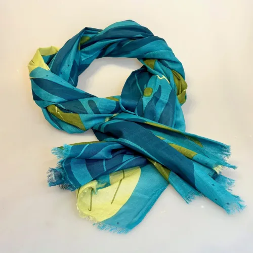 Djian Tørklæde - Petrol Tulip, tulipan, tulipaner, tulipanfesten, blomster, blå, grøn, douce, diskret, nydeligt, flot, smart, sporty, gave, gaveide, forårstørklæde, havfarver, skandinavisk, dansk, design, cool, stiligt, stilet, stil, bio, kba, bomuld, ren, bæredygtigt, holdbart, naturligt, biti, ribe, tilbehør, tryk, print, motiv,