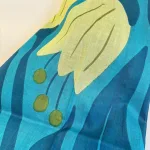 Djian Tørklæde - Petrol Tulip, tulipan, tulipaner, tulipanfesten, blomster, blå, grøn, douce, diskret, nydeligt, flot, smart, sporty, gave, gaveide, forårstørklæde, havfarver, skandinavisk, dansk, design, cool, stiligt, stilet, stil, bio, kba, bomuld, ren, bæredygtigt, holdbart, naturligt, biti, ribe, tilbehør, tryk, print, motiv,