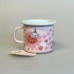 Mumi Metal Krus 25 ml - Lille My og Snorkfrøkenen, 1711-025-03, girls, lyserød, rosa, girly, pigekrus, pigekop, lille my, snorkfrøken, pink, 25 cl, blomstereng, bier, biodiversitet, vilde, blomster, margueritter, emalje, kop, krus, muurla, mumitrolde, mumikop, mumikrus, skovtur, til, børn, bålmad, biti, ribe, gave, fødselsdagsgave, barselsgave, dåbsgave