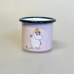 Mumi Metal Krus 25 ml - Snorkfrøkenen Rosa, lyserød, pink, pige, pigekop, pigekrus, baby, shower, 1701-025-07, kæreste, girly, pigekrus, pigekop, lille my, snorkfrøken, pink, 25 cl, blomstereng, bier, biodiversitet, vilde, blomster, margueritter, emalje, kop, krus, muurla, mumitrolde, mumikop, mumikrus, skovtur, til, børn, bålmad, biti, ribe, gave, fødselsdagsgave, barselsgave, dåbsgave,