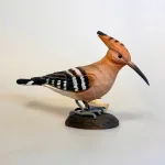 Naturens Fugle af Træ - Hærfugl, wildlife garden, fugle, fugl, træfugl, træfigur, danske, dansk, i farver, fauna, kigger på, symbolsk, gave, gaveide, ornitolog, naturen, vejleder, vadehavet, liv, biologi, biti, ribe, svensk, deko, dekorativ, original, håndlavet, træskærearbejde, træsnit, 1:1, naturlig, størrelse