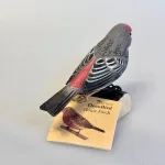 Naturens Fugle af Træ - Husfinke, house finch, wildlife garden, wg663, roselin, træfugl, rosa, pink, rød, bærrød, fugl, ornitolog, naturens, natur, vejleder, amerikansk, gave, gaveide, håndlavet, håndmalet,