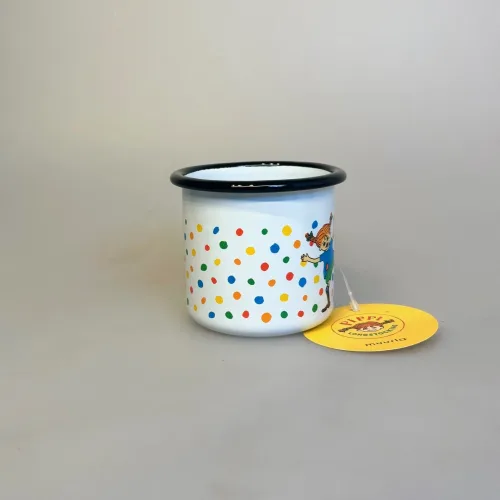 Pippi Langstrømpe Metal Krus 25 ml - Hopsa, hoppsan, 05, prikker, muurla, emalje, kop, krus, out door, pic nic, skovtur, sjovt, fint, lækkert, kvalitet, børn, voksne, gave, gaveide, pippi, langstrømpe, ting, med, 1404, biti, ribe, dansk, svensk, design, astrid lindgren, eventyr, historier, 2,5 dl