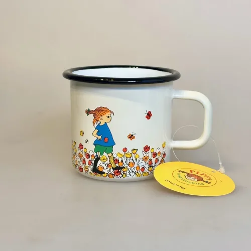 Pippi Langstrømpe Metal Krus 37 ml - Blomstereng, be more pippi, vær mere som pippi, sommerfugle, blomster, 1406-037-80, nyhed, emalje, kop, krus, out door, pic nic, skovtur, sjovt, fint, lækkert, kvalitet, børn, voksne, gave, gaveide, pippi, langstrømpe, ting, med, 1404, biti, ribe, dansk, svensk, design, astrid lindgren, eventyr, historier,