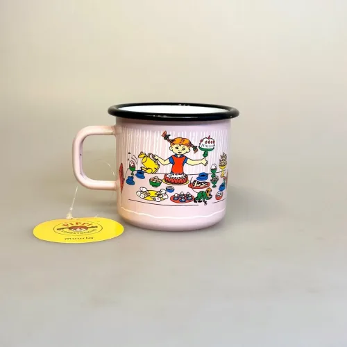 Pippi Langstrømpe Metal Krus 37 ml - Kagebord, stor, lyserød, fødselsdag, kager, kaffe, 1400-037-03, emalje, kop, krus, out door, pic nic, skovtur, sjovt, fint, lækkert, kvalitet, børn, voksne, gave, gaveide, pippi, langstrømpe, ting, med, 1404, biti, ribe, dansk, svensk, design, astrid lindgren, eventyr, historier, 2,5 dl