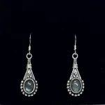 Sølv Ørenringe med Labradorit Oval i Dråbe, tropfen, dråber, ægte, sten, halvædelsten, månesten, grønne, opal, iriserende, changerende, spil, boho, indiske, specielle, statement, øreringe, hænge, ørenringe, sten, labradorit, smukke, særlige, elegante, design, hippie, hippe, moderne, biti, ribe