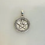 Vedhæng i Sølv - Stjerne med Evighedsflet, bl, sv 104, flet, keltisk, den gode, pentagram, amulet, lykkebringende, lykke, lykkeamulet, sølv, ægte, magisk, vikinge, smykke, vikingesmykker, gamle, tegn, symbol, symbolik, gave, gaveide, student, konfirmand, datter, søn, rejse, rollespil, biti, ribe, sterling,