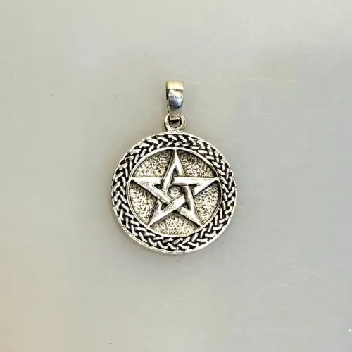 Vedhæng i Sølv - Stjerne med Evighedsflet, bl, sv 104, flet, keltisk, den gode, pentagram, amulet, lykkebringende, lykke, lykkeamulet, sølv, ægte, magisk, vikinge, smykke, vikingesmykker, gamle, tegn, symbol, symbolik, gave, gaveide, student, konfirmand, datter, søn, rejse, rollespil, biti, ribe, sterling,