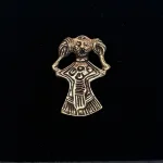 Viking Vedhæng i bronze - Freja lille, kærlighedsgudinde, frugtbarhed, amulet, vedhæng, kvinde, feminini, fletninger, flettet hår, bronze, vikingesmykke, aser, gudinde, asatro, fund, original, ægte, gylden, smykke, vikingesmykker, museumssmykker, udgravninger, odin, biti, ribe