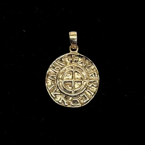 Vikingevedhæng Bronze - Aalborg Mønt, bracteat, mønt, vikingemønt, vedhæng, smykke, bronze, ægte, original, dansk, vikingesmykker, vikingefund, aser, nordisk, mytologi, kopismykke, museumssmykke, gamle, guder, penge, sølvskat, ribe, biti, vadehavet, np, 05-318-70