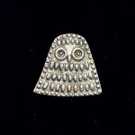 Vikingevedhæng i Sølv - Ugle Lille, østerlars, ø.lars, bornholm, uglevedhæng, uglesmykke, fund, danmark, dansk, guld, gylden, bronze, bronzesmykker, 05-339-15, uglevedhæng, uglesmykke, klog, klogskab, viden, belæst, professor, lærer, kandidat, student, studentergave, bachelor, eksamensgave, symbolsk, ugleting, jernalder, danefæ, original, smykker, halskæde, biti, ribe, keltisk, flet, evighed,