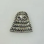 Vikingevedhæng i Sølv - Ugle Lille, østerlars, ø.lars, bornholm, uglevedhæng, uglesmykke, fund, danmark, dansk, guld, gylden, bronze, bronzesmykker, 05-339-15, uglevedhæng, uglesmykke, klog, klogskab, viden, belæst, professor, lærer, kandidat, student, studentergave, bachelor, eksamensgave, symbolsk, ugleting, jernalder, danefæ, original, smykker, halskæde, biti, ribe, keltisk, flet, evighed,