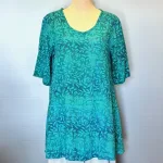 Batikbluse 141 A-facon - Løv Turkis, lang, let, luftig, vidde, a-snit, a-form, a-model, chiffon, kortærmet, korte, ærmer, fest, festbluse, t-shirt, behagelig, klædelig, natur, silke, bomuld, viskose, rayon, batikfarvet, batik, tryk, holdbar, bæredygtig, miljøbevidst, bio, økologisk, tunika, sommer, forår, friske, farver, blå, turkis, havfarver, unikat, biti, ribe,,aw, topat