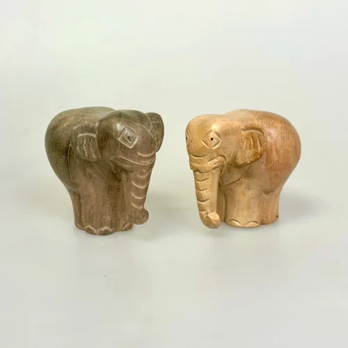 Håndskåret Elefant af Træ med Snabel ned, EN-S, lille, træelefant, trædyr, træskærearbejde, håndsnittet, håndlavet, håndskåret, kunst, kunsthåndværk, vilde, dyr, savannen, big five, safari, biti, ribe, elefantfigur