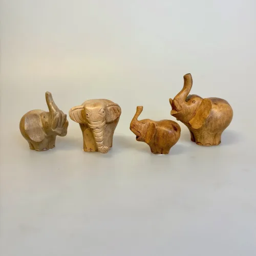 Håndskåret Elefant af Træ med Snabel op - Stor, Håndskåret Elefant af Træ med Snabel ned, EN-S, lille, træelefant, trædyr, træskærearbejde, håndsnittet, håndlavet, håndskåret, kunst, kunsthåndværk, vilde, dyr, savannen, big five, safari, biti, ribe, elefantfigur