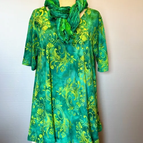 Jersey Bluse i A-facon - Swang Grøn Jade, grün 12, smaragd, krummelurer, petrol, Diva, lang, a-snit, a-facon, løs, vidde, blød, rejse, krølfri, natur, bomuld, jersey, flot, marimekko, tryk, håndtrykt, batik, farve, koloreret, voks, Diva, korte, ærmer, luftig, smart, store, piger, størrelser, curvy, plus, size, kvalitet, holdbar, lækker, biti, ribe