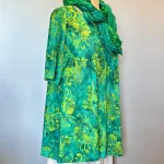 Jersey Bluse i A-facon - Swang Grøn Jade, grün 12, smaragd, krummelurer, petrol, Diva, lang, a-snit, a-facon, løs, vidde, blød, rejse, krølfri, natur, bomuld, jersey, flot, marimekko, tryk, håndtrykt, batik, farve, koloreret, voks, Diva, korte, ærmer, luftig, smart, store, piger, størrelser, curvy, plus, size, kvalitet, holdbar, lækker, biti, ribe