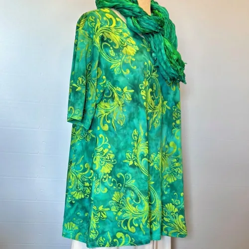 Jersey Bluse i A-facon - Swang Grøn Jade, grün 12, smaragd, krummelurer, petrol, Diva, lang, a-snit, a-facon, løs, vidde, blød, rejse, krølfri, natur, bomuld, jersey, flot, marimekko, tryk, håndtrykt, batik, farve, koloreret, voks, Diva, korte, ærmer, luftig, smart, store, piger, størrelser, curvy, plus, size, kvalitet, holdbar, lækker, biti, ribe