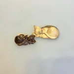 Kat Håndskåret af Træ - Sovende XXS Grå, c-s.mini, suar, grå, træ, kat, liggende, trækatte, trædyr, kattefigur, katteejer, killing, kattekilling, katteelsker, flot, træarbejde, håndsnittet, håndlavet, træskærearbejde, naturtro, gave, gaveide, biti, ribe, vadehavet