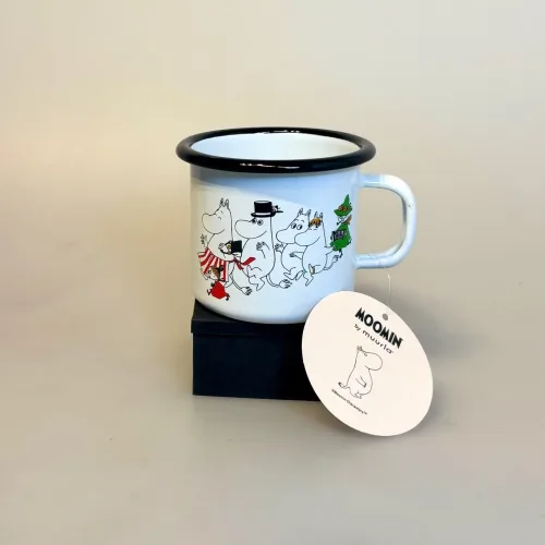Mumi Metal Krus 25 ml - Mumi Familien, happy family, mumi, mumimor, lille my, mumrik, snorkfrøken, mumikop, mumikrus, emaljekop, emaljekrus, varme, drikke, metalkop, bålbad, eventyr, børnekop, børnekrus, praktisk, outdoor, telttur, shelter, gave, gaveide, barnedåb, barselsgave, baby shower, lille ny, børneservice, mumiting, biti, muurla, finsk, finland, eventyr, lækker, kvalitet