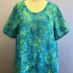 Tunika Bluse Ulin A-facon - Grøn Fleur, jade, 34, sommerfugle, kølig, grønne, farver, nuancer, flaskegrøn, lang, vidde, løs, a-snit, a-model, a-facon, løs, behagelig, hørbluse, tunika, vævet, luftig, klædelig, store størrelser, storpige, plus size, klar, blå, kongeblå, royal blue, sart, anvendelig, holdbare, farver, kvalitet, bæredygtig, mode, tidsløs, langtidsholdbar, batiktryk, batikfarve, håndlavet, biti, ribe, kunsthåndværk,