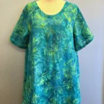 Tunika Bluse Ulin A-facon - Grøn Fleur, jade, 34, sommerfugle, kølig, grønne, farver, nuancer, flaskegrøn, lang, vidde, løs, a-snit, a-model, a-facon, løs, behagelig, hørbluse, tunika, vævet, luftig, klædelig, store størrelser, storpige, plus size, klar, blå, kongeblå, royal blue, sart, anvendelig, holdbare, farver, kvalitet, bæredygtig, mode, tidsløs, langtidsholdbar, batiktryk, batikfarve, håndlavet, biti, ribe, kunsthåndværk,