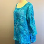 Tunika Jati Lige med Slidser - Blå Fleur, blau, 32, blå, farver, kulør, frisk, havfarver, blåt er flot, hørskjorte, hørtunika, lang, slidser, smart, cool, casual,Grøn, klar, grøn, bregneblade, bladmønster, havfarver, turkis, tyrkis, tunika, lang, slidser, lange ærmer, natur, naturstof, naturfibre, åndbart, blå, grøn, store størrelser, løs, vidde, stor barm, biti, ribe, struktur, diva, bæredygtig, holdbar, kvalitet