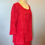 Tunika Jati Lige med Slidser - Rød Fleur, Rot 38, postkasserød, rigtig, rød, , biti, ribe, kvalitet, behagelig, økologisk, bomuld, farver, store størrelser, vidde, løs, slankende, flot, klædelig, hør, tunika, diva, natur, åndbar, batik, tryk, bæredygtig, hørbluse, hørtunika, lang, slankende