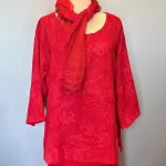 Tunika Jati Lige med Slidser - Rød Fleur, Rot 38, postkasserød, rigtig, rød, , biti, ribe, kvalitet, behagelig, økologisk, bomuld, farver, store størrelser, vidde, løs, slankende, flot, klædelig, hør, tunika, diva, natur, åndbar, batik, tryk, bæredygtig, hørbluse, hørtunika, lang, slankendeTunika Jati Lige med Slidser - Rød Fleur, Rot 38, postkasserød, rigtig, rød, , biti, ribe, kvalitet, behagelig, økologisk, bomuld, farver, store størrelser, vidde, løs, slankende, flot, klædelig, hør, tunika, diva, natur, åndbar, batik, tryk, bæredygtig, hørbluse, hørtunika, lang, slankende