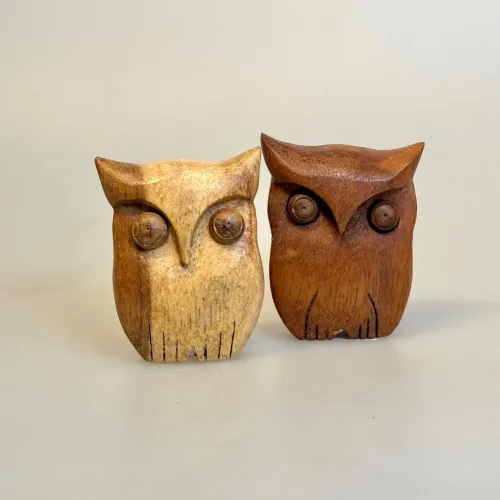 Ugle - Håndskåret af Træ, dlw, os-l-7, træugle, ugle, ugler, uglefigur, klog, intellekt, eksamen, student, studentergave, kandidat, afsluttet, symbolsk, uglefigurer, træfugl, træfigur, dyr, biti, ribe, håndlavet, særlig, flot,