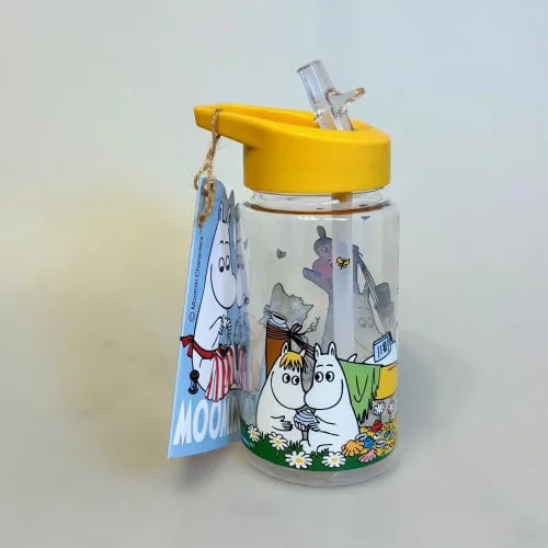 Vandflaske - Mumi Picnic Gul, mumi, familien, skovtur, mumimor, mumifar, snorkfrøkenene, lille my, rs6520, drikkedunk, drikkeflaske, flaske, børnedrikkedunk, sød, sjov, mumiting, mumiflaske, mumidrikkedunk, mumitroldene, mumidalen, bæredygtig, miljø, genanvendelig, let, praktisk, smart, madpakke, frokost, rs6883, halvliters, lille, biti, ribe