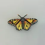 Håndlavet Broche Gul Monark Sommerfugl, TL-B-43, meandering, monarch, butterfly, gul, citronsommerfugl. insekt, stor, smuk, sommerfuglebroche, nål, smykke, kunstværk, kunst, trovelore, særlig, unik, broderi, broderist, broedribe, ribe, biti, smykke, broche, sommerfugl, sommerfuglebroche, sommerfuglesmykke, gave, gaveide, jubilæum, rund, fødselsdag, eksklusiv,