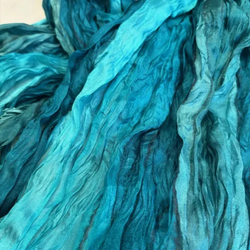 Twistet Silketørklæde 90113 Petrol Grønne Farver, auckland, grønnne, smaragdgrøn, flaskegrøn, søgrøn, petrolgrøn, køliggrøn, turkis, kontrast, aflangt, langt, ren, 100%, silke, silketørklæde, snoet, tvistet, blød, lækker, vasket, ponge, kvalitet, sporty, elegant, luksus, flot, anvendelig, tidsløs, biti, ribe, darling, salto