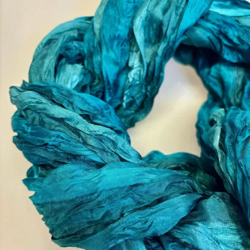 Twistet Silketørklæde 90113 Petrol Grønne Farver, auckland, grønnne, smaragdgrøn, flaskegrøn, søgrøn, petrolgrøn, køliggrøn, turkis, kontrast, aflangt, langt, ren, 100%, silke, silketørklæde, snoet, tvistet, blød, lækker, vasket, ponge, kvalitet, sporty, elegant, luksus, flot, anvendelig, tidsløs, biti, ribe, darling, salto
