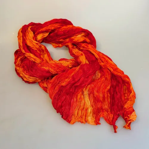 Twistet Silketørklæde 90127 Rød Orange, kerala, rødorange, orangerød, farverig, klar, varme, flot, festlig, ægte, ren, silke, silketørklæde, snoet, tvistet, crash, sandvasket, blød, lækker, kvalitet, luksus, sporty, gave, gaveide, røde, salto, darling,