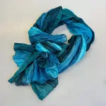 Twistet Silketørklæde 90137 Petrol Turkis, tahiti, smaragd, flaskegrøn, turkis, petrol, grønne, kontrast, aflangt, langt, ren, 100%, silke, silketørklæde, snoet, tvistet, blød, lækker, vasket, ponge, kvalitet, sporty, elegant, luksus, flot, anvendelig, tidsløs, biti, ribe, darling, salto