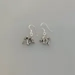 Vikingeøreringe i Sølv - Drager, KD, 15217, drageøreringe, drage, drager, fabeldyr, magi, magisk, væsen, skattevogter, dyr, vikingesmykker, vikingeøreringe, små, lette, ægte, originale, sølvsmykker, sølvøreringe, sterling, 925, hænge, ørenringe, eventyr, rollespil, styrke, amulet, luftdrage, museumssmykker, symbol, symbolik, fund, vikinger, aser, biti, ribe