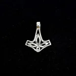 Vikingevedhæng i Sølv Thorshammer Åben, sv 529, let, feminin, drenge, piger, damer, lilje, gennembrudt, ægte, sterling sølv, 925, mjølner, thor, hammer, sølvvedhæng, vikinger, fund, kopi, museumssmykker, gamle, guder, vikingesmykker, aser, tordengud, styrke, amulet, gave, drengesmykke, konfirmation, biti, ribe