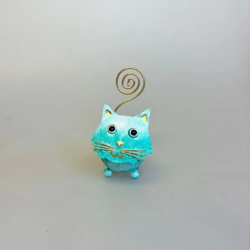 Metal Figur - Kat Grøn, grün, hankat, dreng, memoholder, indkøbsseddel, huskeseddel, huskeklemme, fotoholder, metalkat, kattefigur, ting med katte, katteting, gaveidé, brun kat, garfield, mis, lille mis, missekat, biti, ribe, katteejer, kattepasser, dyrlæge, kæledyr, pengeklips, pengegave, konfirmation, fotoholder, hilsen, menukort,