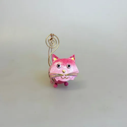 Metal Figur - Kat Rosa, M37/S3, lyserød, piget, pige, hunkat, pink, memoholder, indkøbsseddel, huskeseddel, huskeklemme, fotoholder, metalkat, kattefigur, ting med katte, katteting, gaveidé, brun kat, garfield, mis, lille mis, missekat, biti, ribe, katteejer, kattepasser, dyrlæge, kæledyr, pengeklips, pengegave, konfirmation, fotoholder, hilsen, menukort,