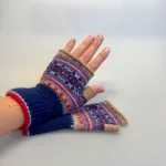 Eribé Strikkede Vanter Uden Fingre Blå Rød, marineblå, navy, blå, rød, camel, beige, klassisk, classic, skotland, smart, flot, lækker, blød, udendørs, indendørs, håndledsvarmere, pulsvarmere, kontor, vanter, tynde, bløde, lune, lette, cykle, mobilhandsker, mønster, rød, grøn, flotte, gaveide, sort, sol, ribe, eribe, country, stil, side, adel, engelsk, skotsk