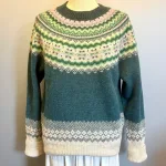 Harley of Scotland - Færø Pullover Petrol med Ærmeopslag, tempest, 25, L4859, petrol, petroleumsblå, petroleumsgrøn, blågrøn, grønblå, mørkegrøn, mønster, færø, færømønster, islænder, ren, uld, lambswool, lammeuld, let, lun, tynd, vinter, helårs, indendørs, strik, sweater, pullover, damestrik, pigestrik, moderne, klassisk, sporty, traditionel, smart, lækker, kvalitet, skotsk, skotland, færøerne, feminin, anvendelig, tidsløs, biti, ribe, striktrøje, ulden, fintstrikket, tynde pinde