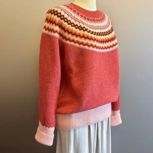 Harley of Scotland - Færø Pullover Super Soft - Cinder, coral, rosa, rosenrød, 4872, harley, skotland, ekstra, blød, super, soft, fin, cashmere, luksus, lækker, kvalitet, sporty, feminin, pullover, sweater, strik, trøje, tynd, lun, smuk, klassisk, moderne, biti, ribe