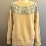 Harley of Scotland - Færø Pullover Super Soft Sand Grøn, beige, lys, oatmeal, olive, 4748, ekstra, blød, soft, cashmere, blød, silkeblød, lun, luksus, lækker, kvalitet, færø, færømønster, fintstrikket, sweater, tynd, let, lun, efterår, sensommer, biti, skotsk, skotland, uld, ren, lammeuld