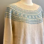 Harley of Scotland - Færø Pullover Super Soft Sand Grøn, beige, lys, oatmeal, olive, 4748, ekstra, blød, soft, cashmere, blød, silkeblød, lun, luksus, lækker, kvalitet, færø, færømønster, fintstrikket, sweater, tynd, let, lun, efterår, sensommer, biti, skotsk, skotland, uld, ren, lammeuld